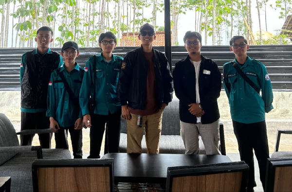 Menyelami Dunia Industri Kreatif, Mahasiswa IAT Kunjungi South Legend